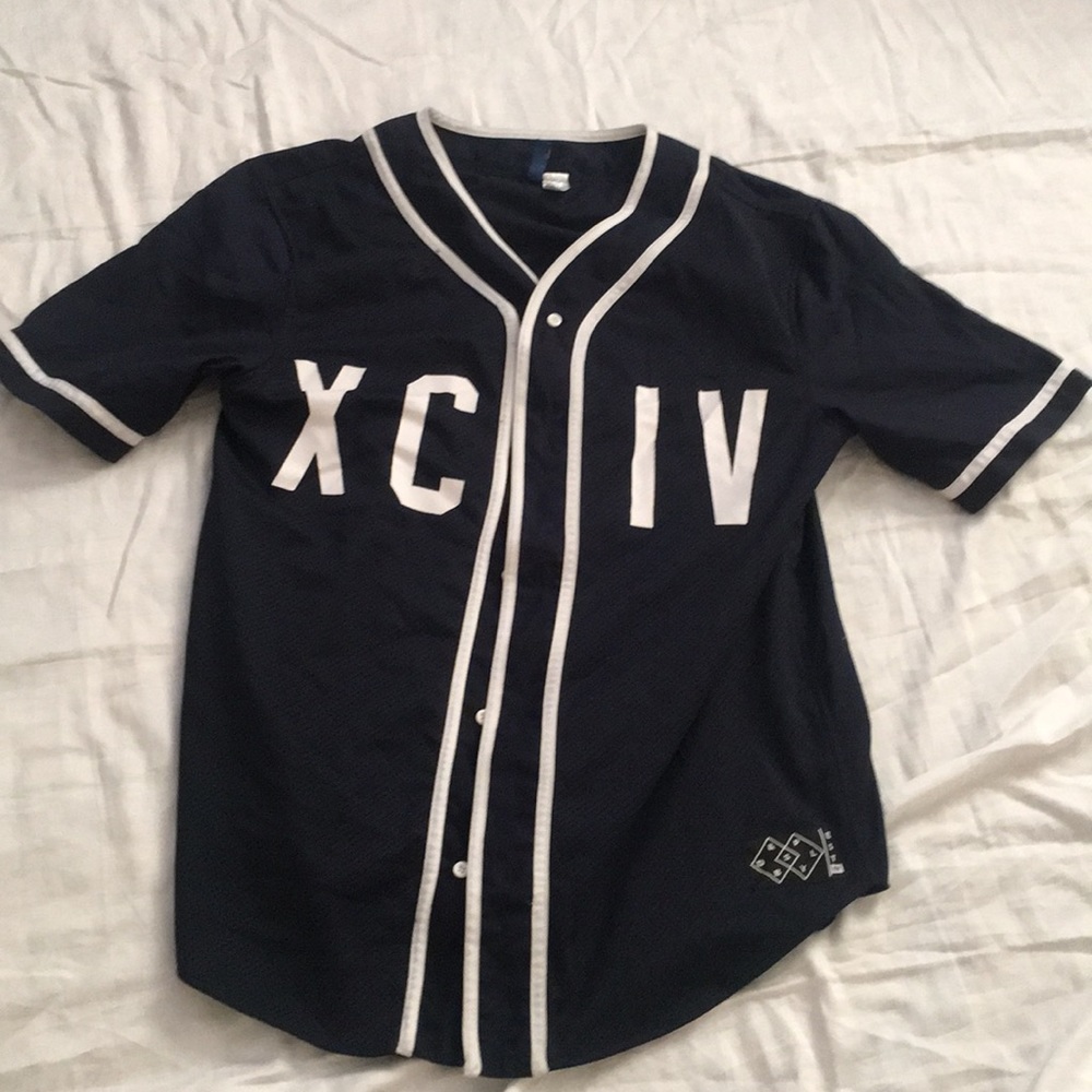 M H&M baseball jersey